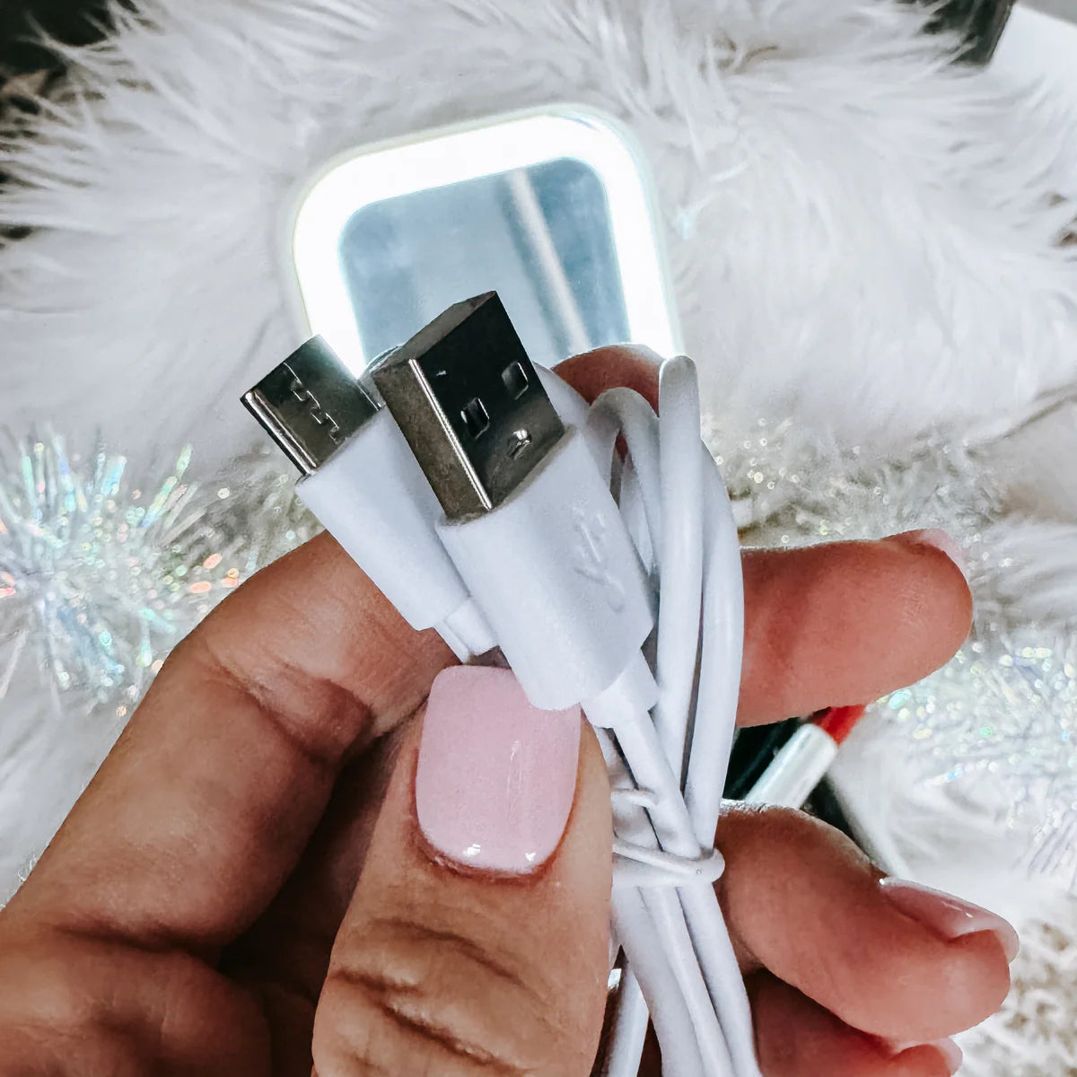 Light up travel mirror