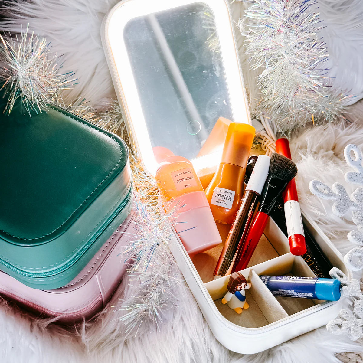 Light up travel mirror